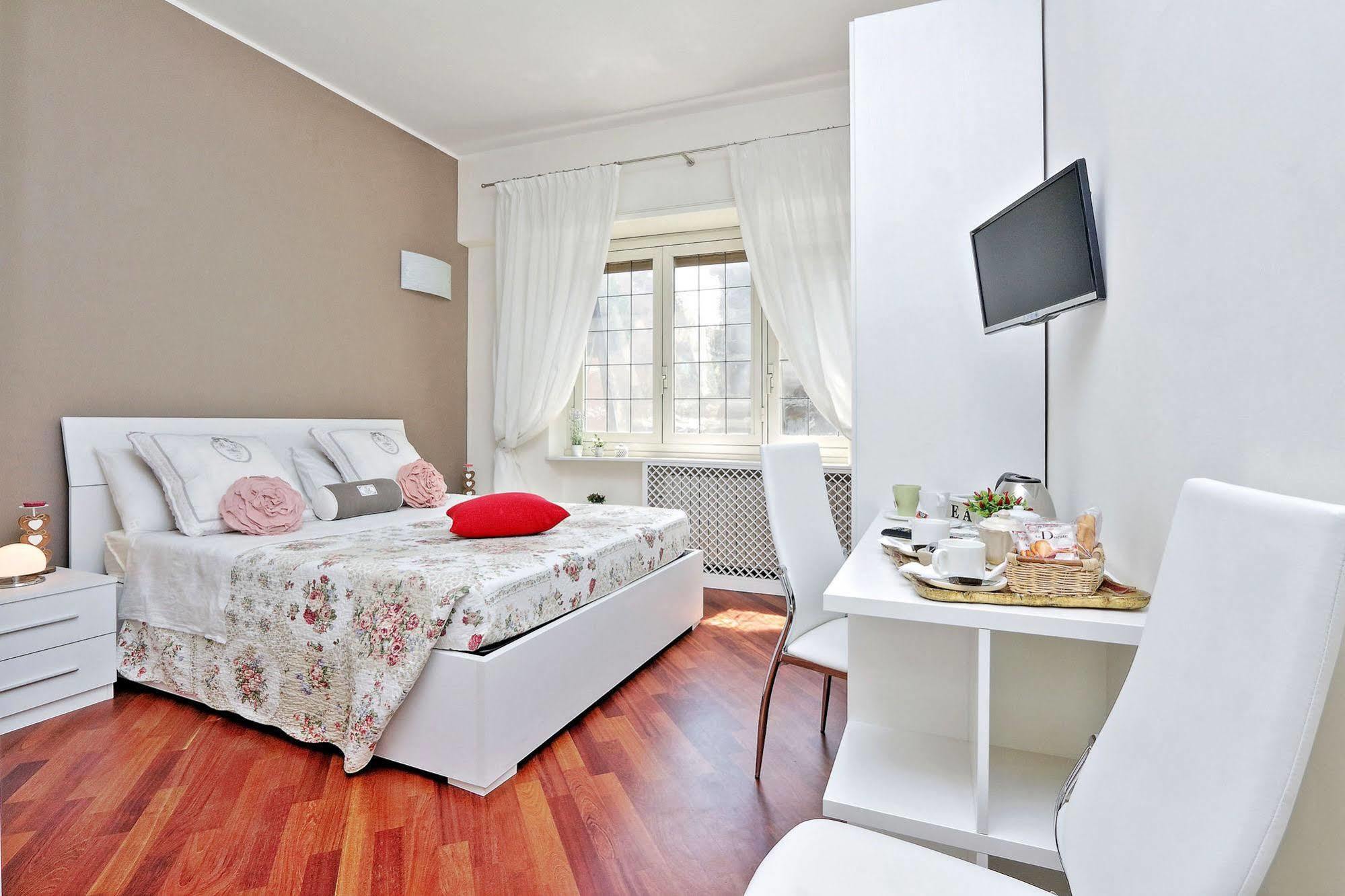 San Pietro Stazione Guesthouse Rome Exterior photo