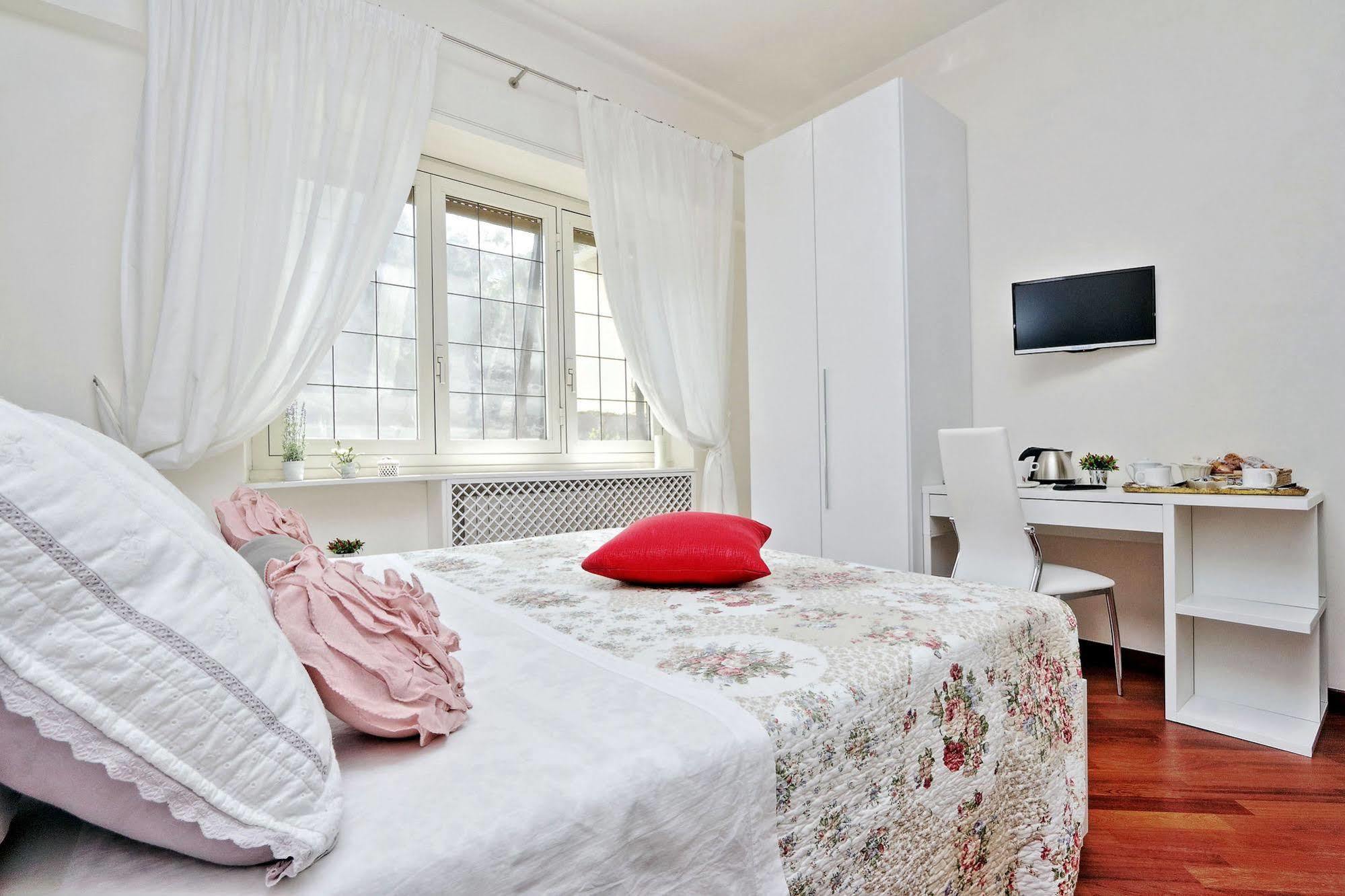 San Pietro Stazione Guesthouse Rome Exterior photo
