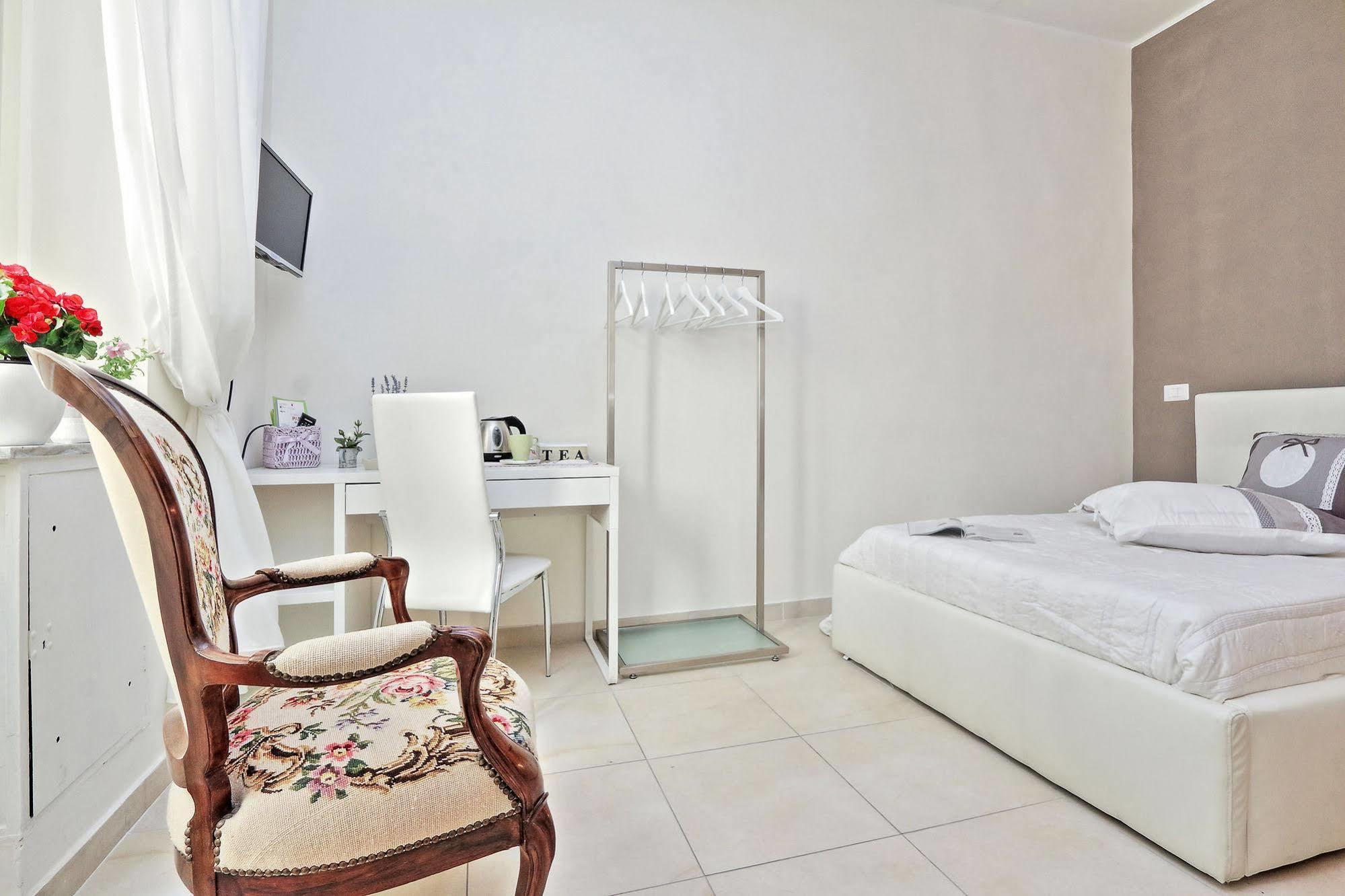 San Pietro Stazione Guesthouse Rome Exterior photo